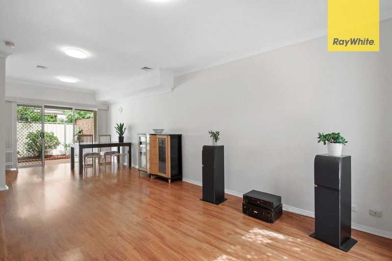 Photo - 4/62 Hassall Street, Parramatta NSW 2150 - Image 4