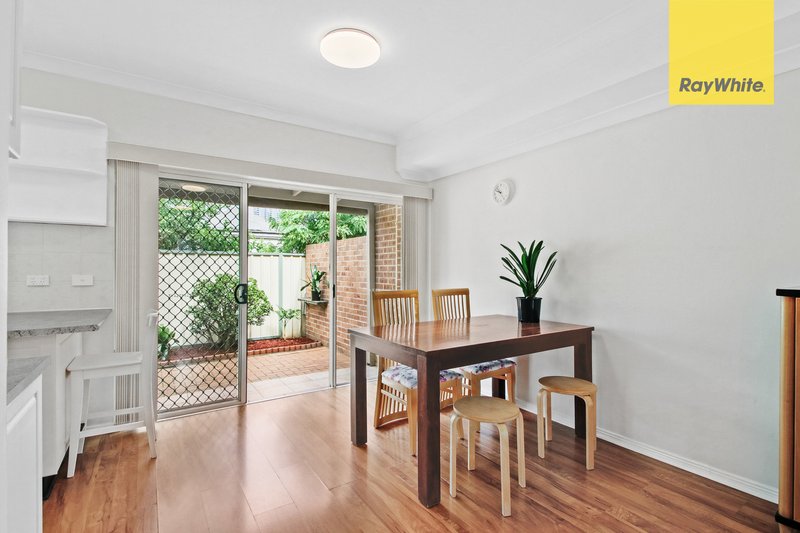 Photo - 4/62 Hassall Street, Parramatta NSW 2150 - Image 5