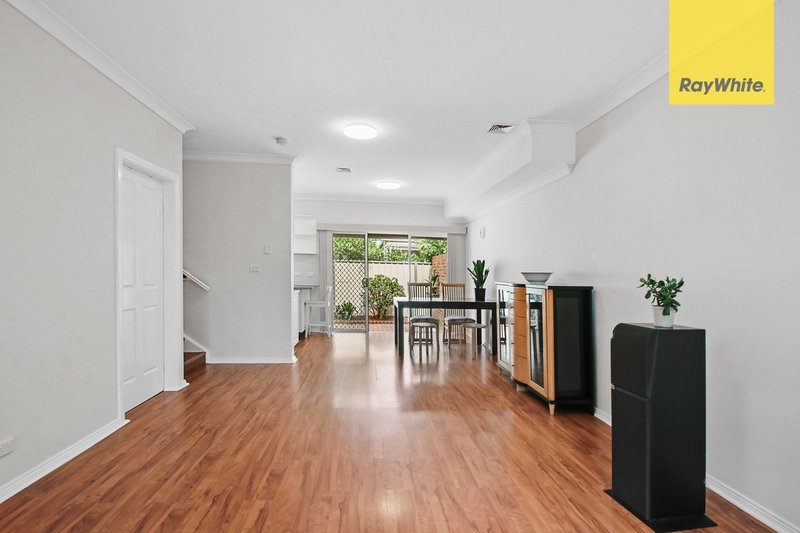 Photo - 4/62 Hassall Street, Parramatta NSW 2150 - Image 11