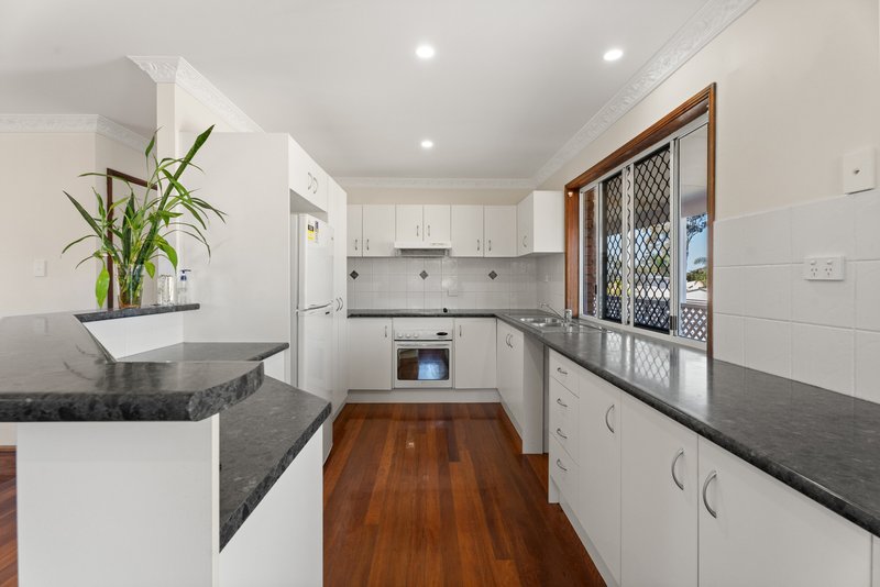 Photo - 463 Boat Harbour Drive, Torquay QLD 4655 - Image 2