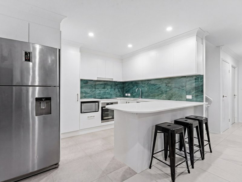 Photo - 4/63 Muir Street, Labrador QLD 4215 - Image 4