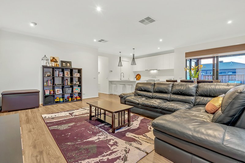 Photo - 466 Brookfield Boulevard, Mickleham VIC 3064 - Image 12