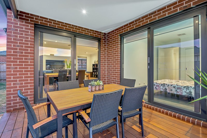 Photo - 466 Brookfield Boulevard, Mickleham VIC 3064 - Image 17