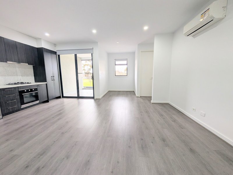Photo - 4/69 Dawnview Crescent, Roxburgh Park VIC 3064 - Image 3