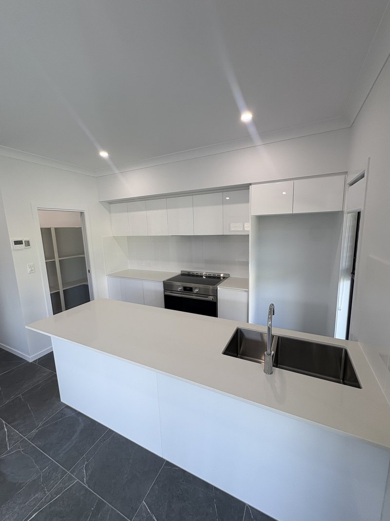 Photo - 46a Blackwell Street, Hillcrest QLD 4118 - Image 5