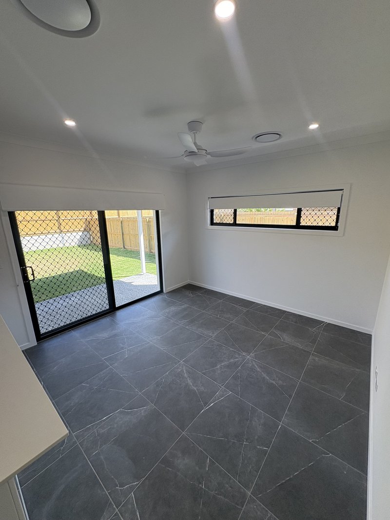 Photo - 46a Blackwell Street, Hillcrest QLD 4118 - Image 7