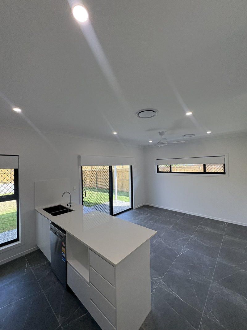 Photo - 46a Blackwell Street, Hillcrest QLD 4118 - Image 8