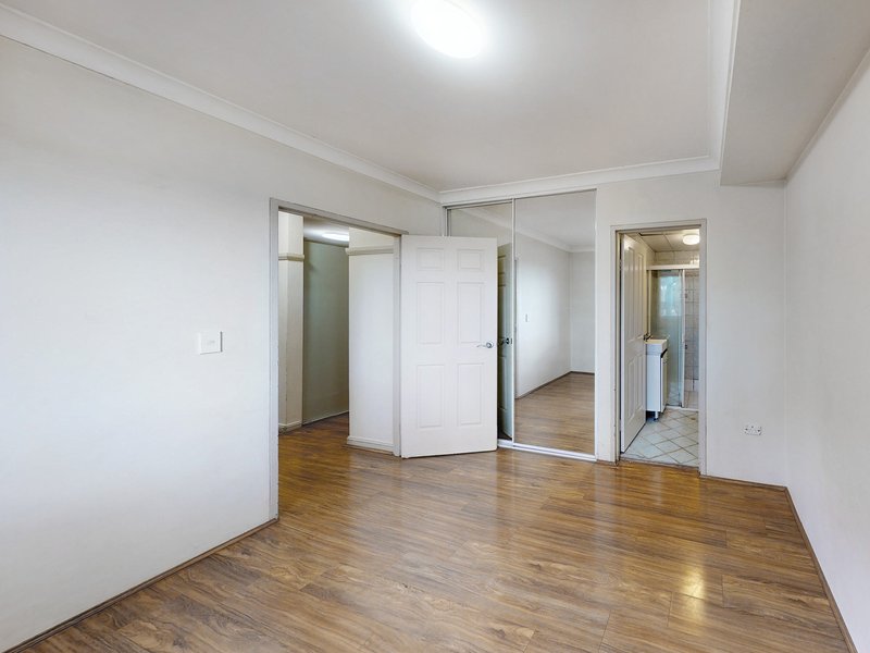 Photo - 4/7-9 Oakes Street, Westmead NSW 2145 - Image 5