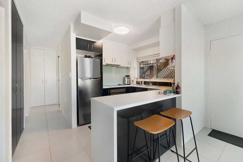 Photo - 4/7 Albert Street, Burleigh Heads QLD 4220 - Image 6