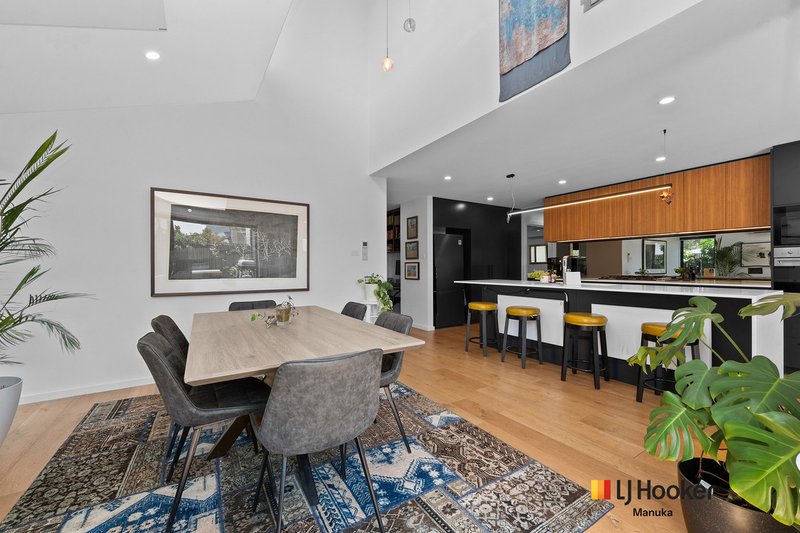 Photo - 4/7 Allwood Street, Chifley ACT 2606 - Image 6