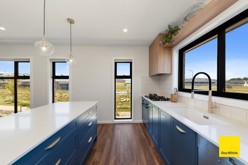 Photo - 47 Birchfield Drive, Bungendore NSW 2621 - Image 3