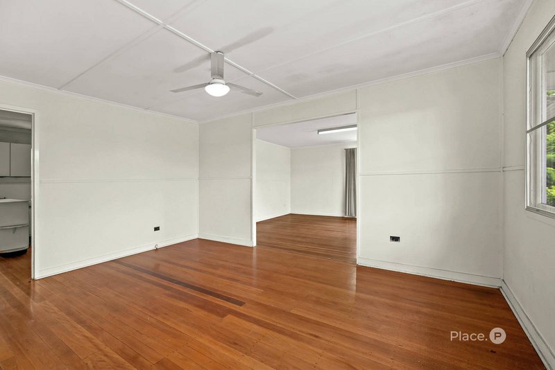 Photo - 47 Bonneville Street, Holland Park West QLD 4121 - Image 6