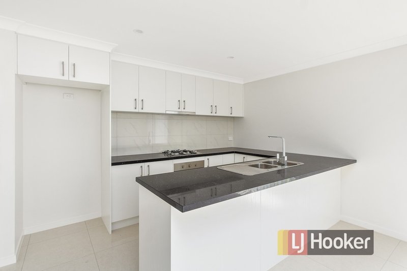 Photo - 4/7 Bride Avenue, Hampton Park VIC 3976 - Image 2