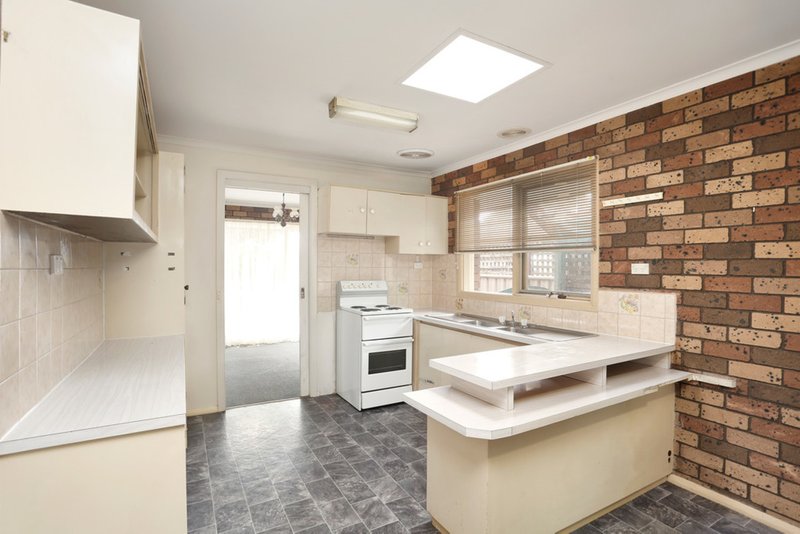 Photo - 47 Bridgeford Crescent, Melton South VIC 3338 - Image 3