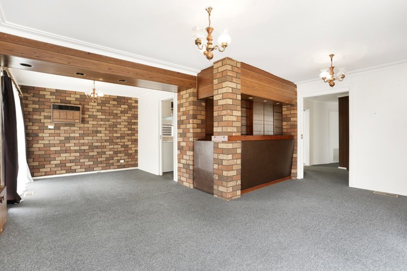 Photo - 47 Bridgeford Crescent, Melton South VIC 3338 - Image 4