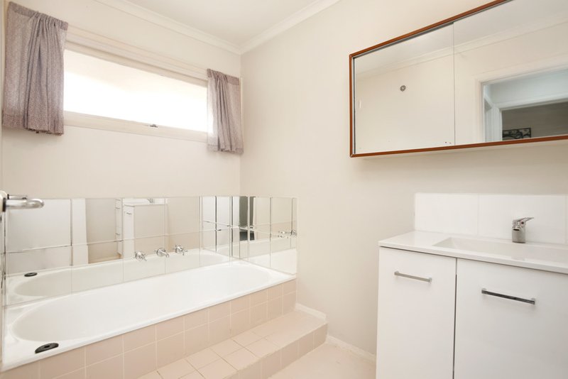 Photo - 47 Bridgeford Crescent, Melton South VIC 3338 - Image 9