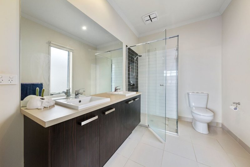 Photo - 47 Broadbeach Circuit, Point Cook VIC 3030 - Image 7