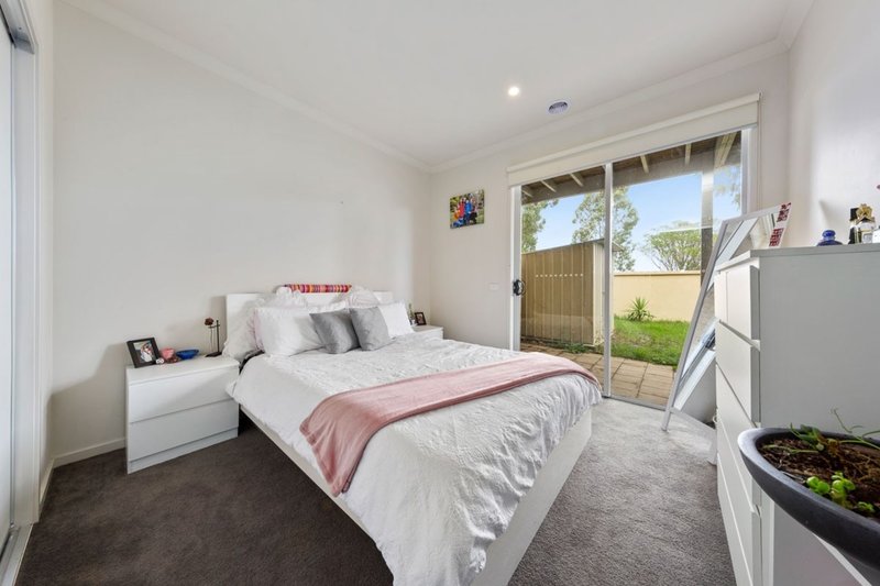 Photo - 47 Broadbeach Circuit, Point Cook VIC 3030 - Image 10