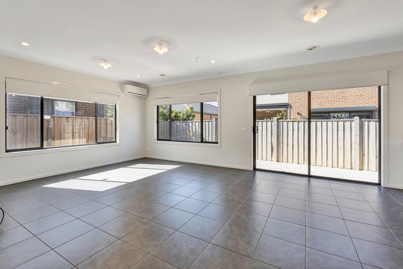 Photo - 47 Bruckner Drive, Point Cook VIC 3030 - Image 3