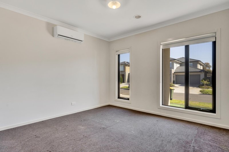 Photo - 47 Bruckner Drive, Point Cook VIC 3030 - Image 4