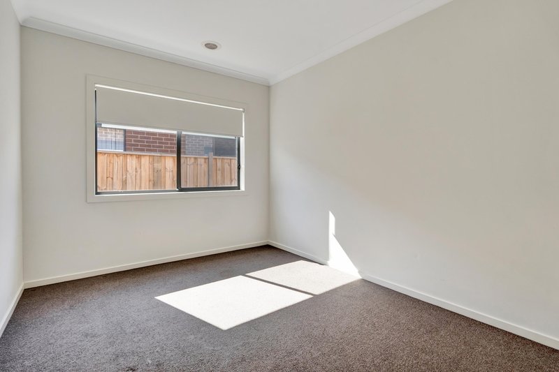 Photo - 47 Bruckner Drive, Point Cook VIC 3030 - Image 7