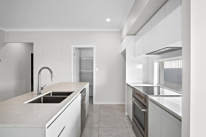 Photo - 47 Charon Way, Ripley QLD 4306 - Image 8