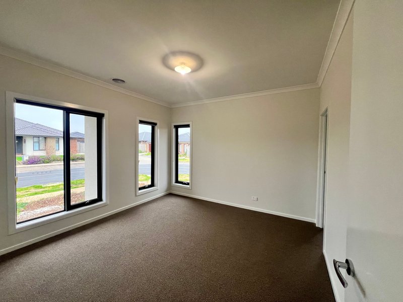 Photo - 47 Cloudburst Avenue, Wyndham Vale VIC 3024 - Image 6