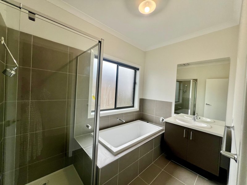 Photo - 47 Cloudburst Avenue, Wyndham Vale VIC 3024 - Image 10