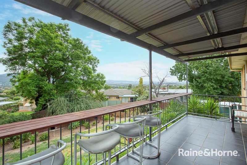 Photo - 47 Croydon Avenue, Tamworth NSW 2340 - Image 2