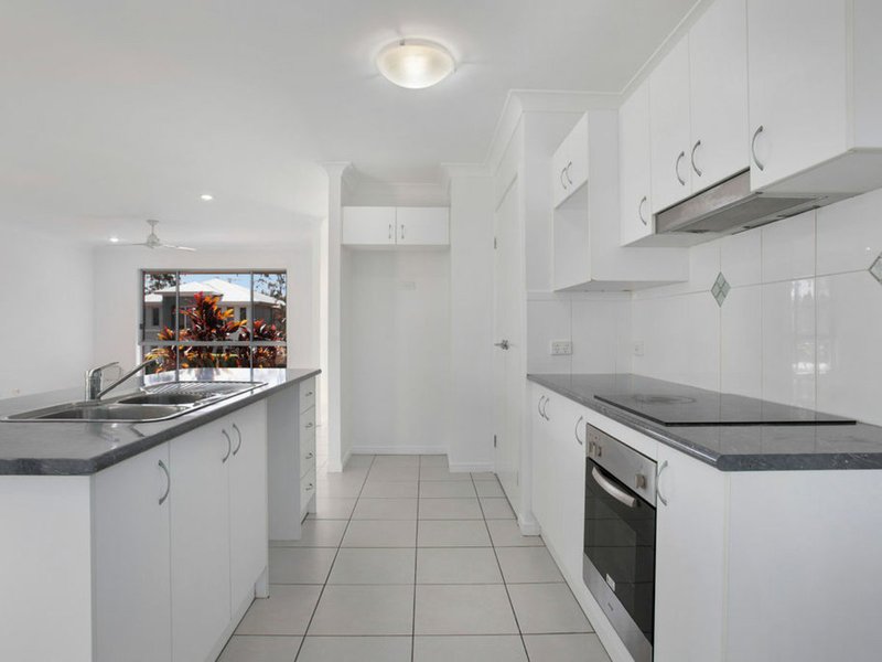 Photo - 47 Dillon Avenue, Augustine Heights QLD 4300 - Image 4