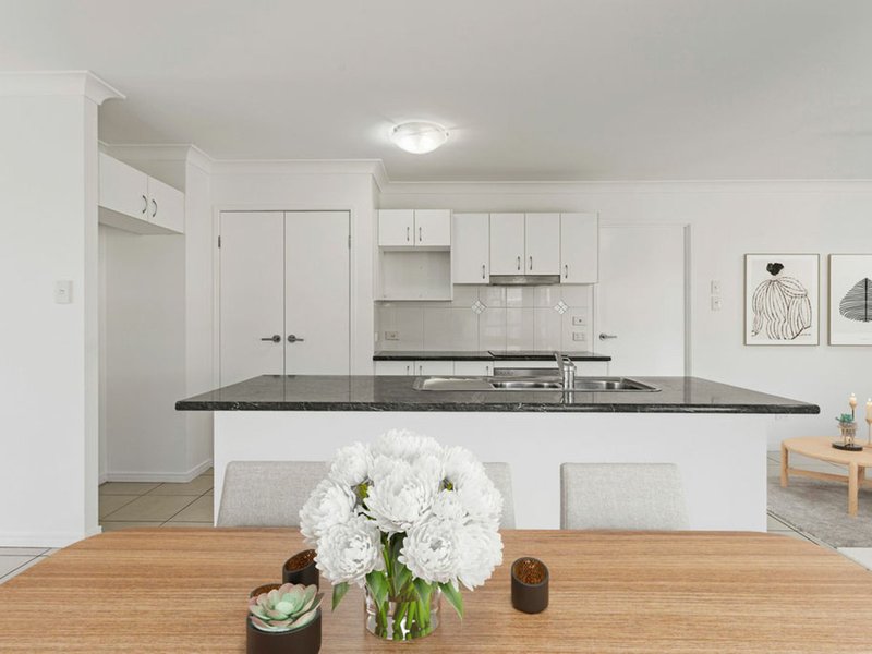 Photo - 47 Dillon Avenue, Augustine Heights QLD 4300 - Image 5