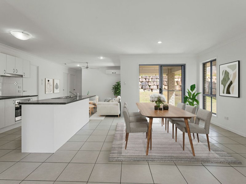 Photo - 47 Dillon Avenue, Augustine Heights QLD 4300 - Image 6