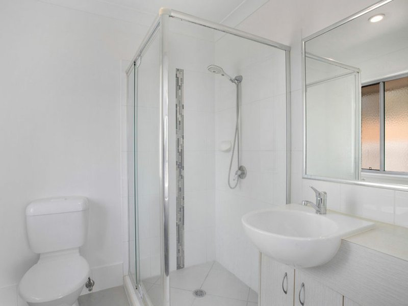 Photo - 47 Dillon Avenue, Augustine Heights QLD 4300 - Image 8