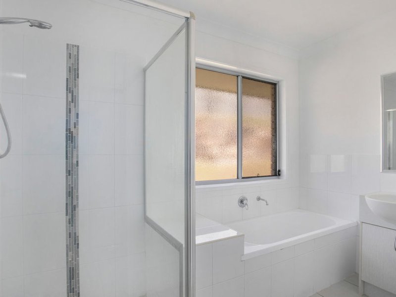 Photo - 47 Dillon Avenue, Augustine Heights QLD 4300 - Image 12