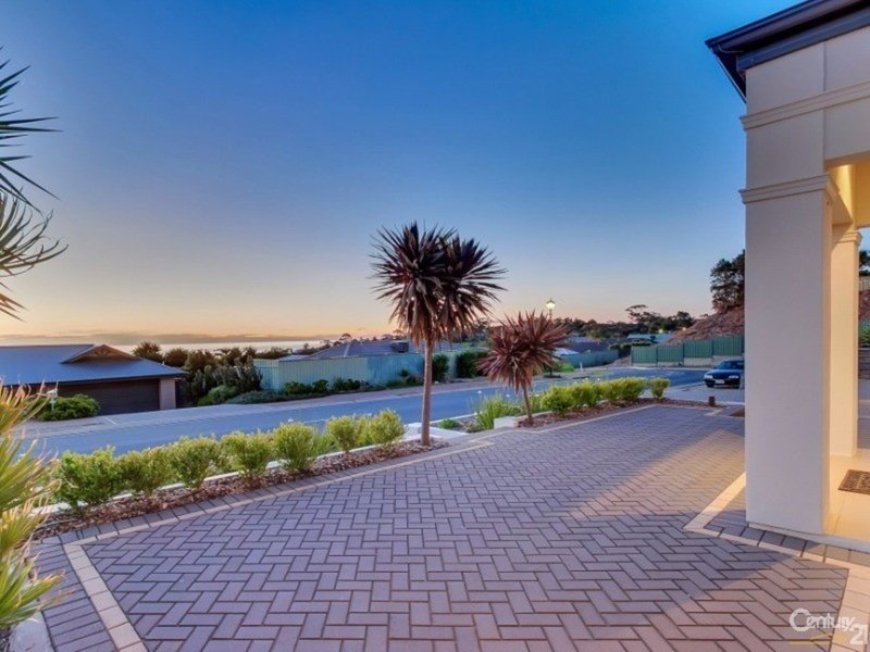 Photo - 47 Elizabeth Crescent, Hallett Cove SA 5158 - Image 3