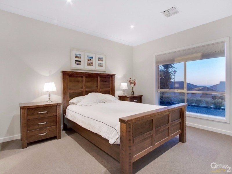 Photo - 47 Elizabeth Crescent, Hallett Cove SA 5158 - Image 4