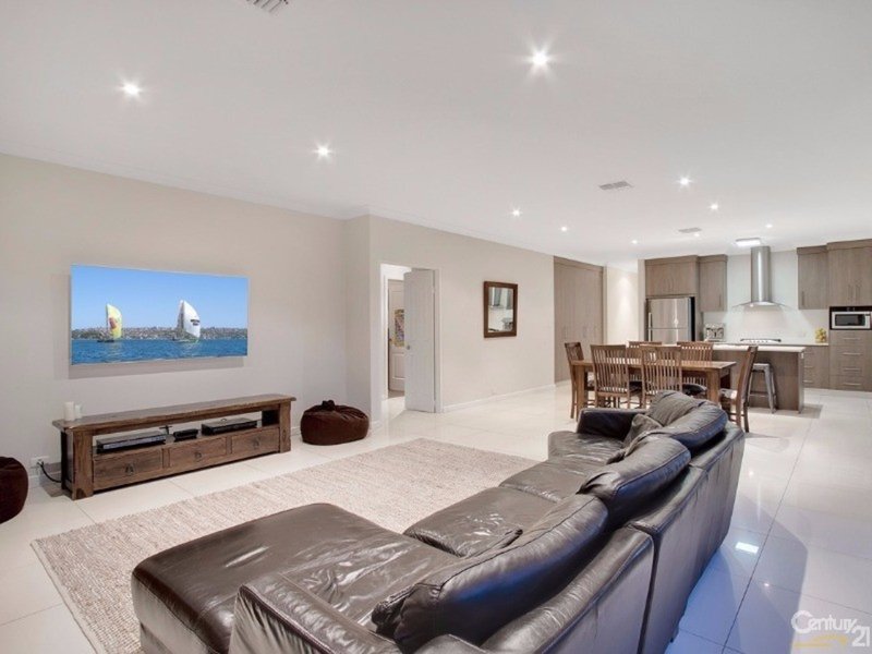 Photo - 47 Elizabeth Crescent, Hallett Cove SA 5158 - Image 13