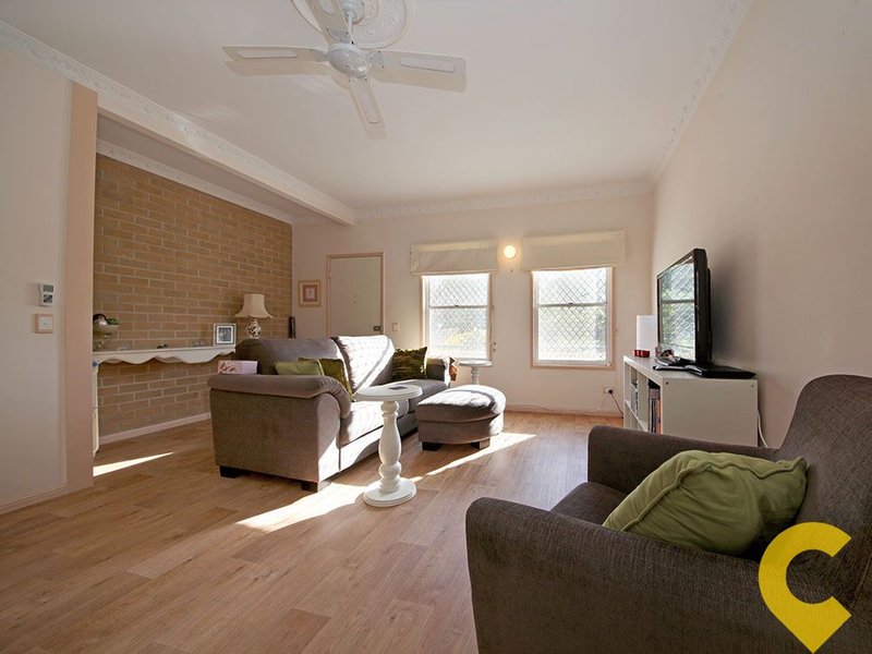 Photo - 4/7 Ella Street, Redcliffe QLD 4020 - Image 3