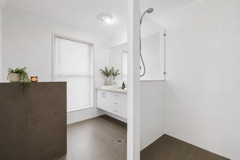 Photo - 47 Emperor Drive, Redland Bay QLD 4165 - Image 14
