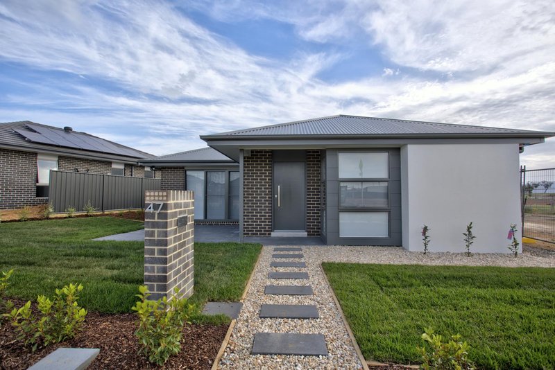 Photo - 47 Fairbrother Street, Strathnairn ACT 2615 - Image 17