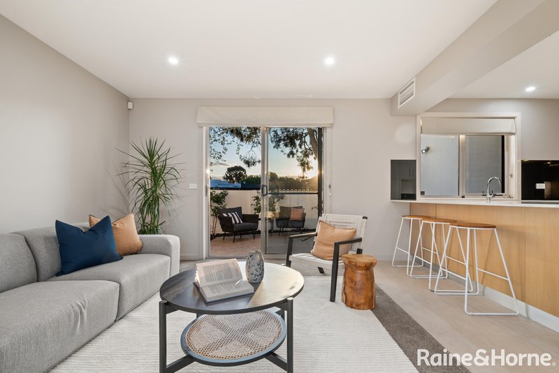 Photo - 47 Gawler Crescent, Deakin ACT 2600 - Image 9