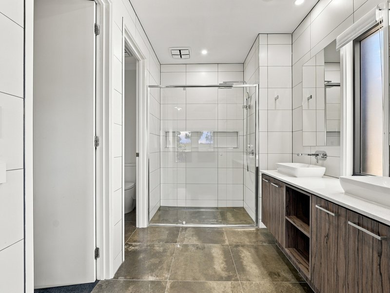 Photo - 47 Goldeneye Circuit, Werribee VIC 3030 - Image 4