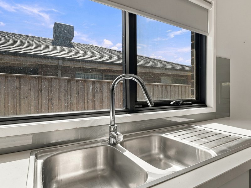 Photo - 47 Goldeneye Circuit, Werribee VIC 3030 - Image 8