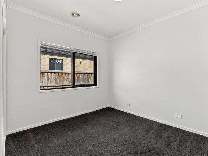 Photo - 47 Goldeneye Circuit, Werribee VIC 3030 - Image 20