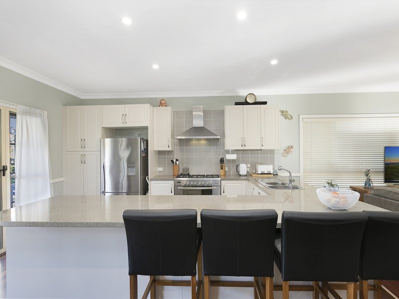 Photo - 47 Grainger Street, Wynnum West QLD 4178 - Image 2