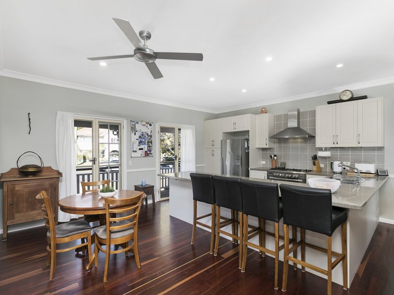 Photo - 47 Grainger Street, Wynnum West QLD 4178 - Image 3