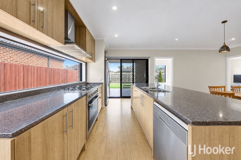 Photo - 47 Granholm Grove, Harkness VIC 3337 - Image 2