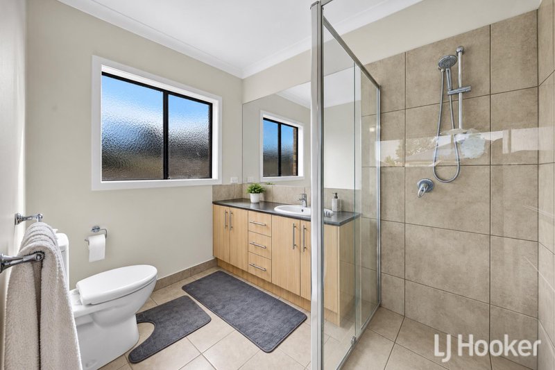Photo - 47 Granholm Grove, Harkness VIC 3337 - Image 5