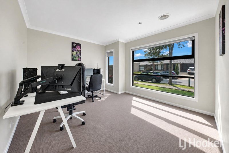 Photo - 47 Granholm Grove, Harkness VIC 3337 - Image 9