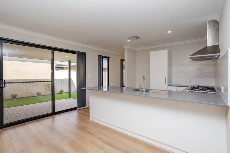 Photo - 47 Greenpoint Way, Hilbert WA 6112 - Image 4